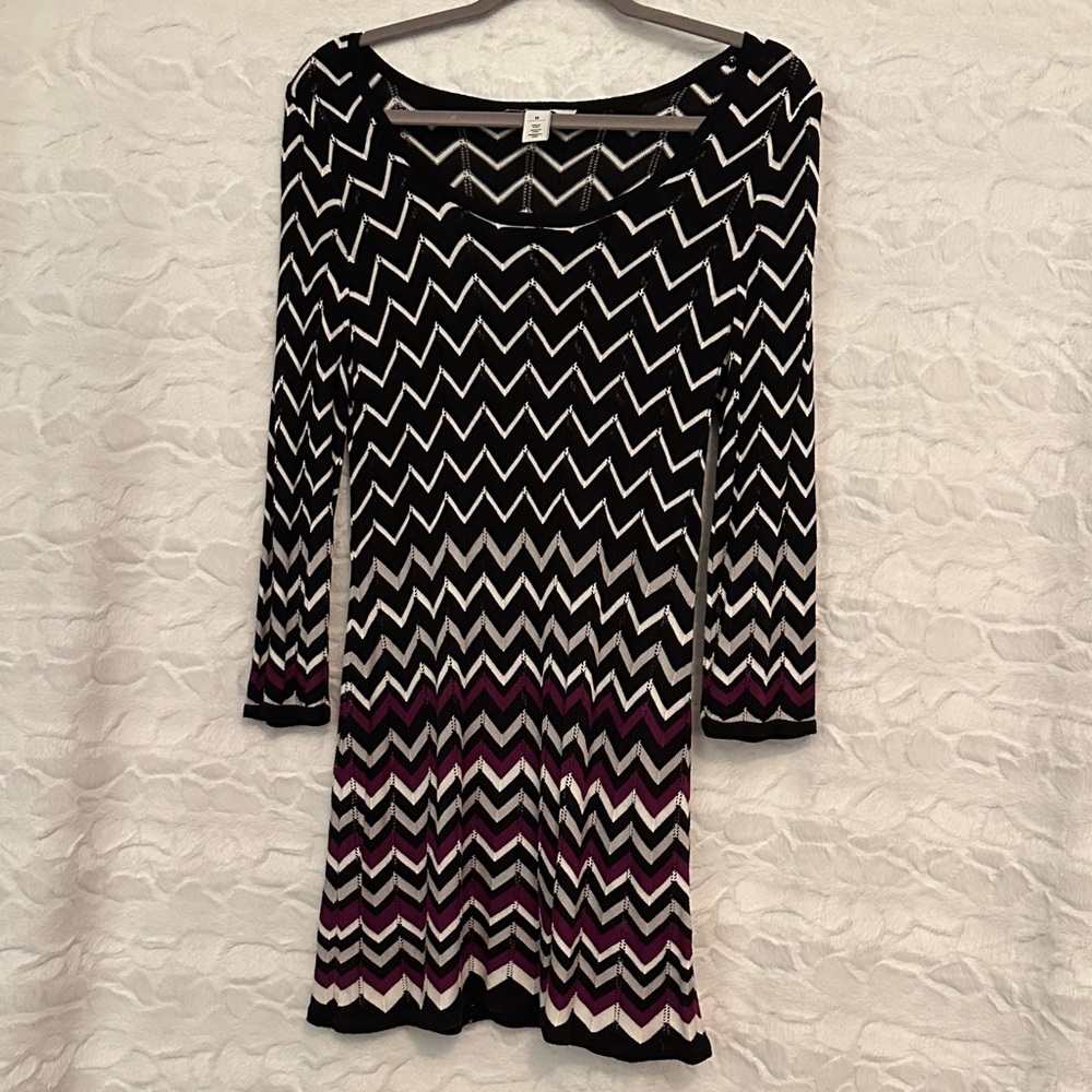 White House Black Market Zigzag Long Sleeve Dress
